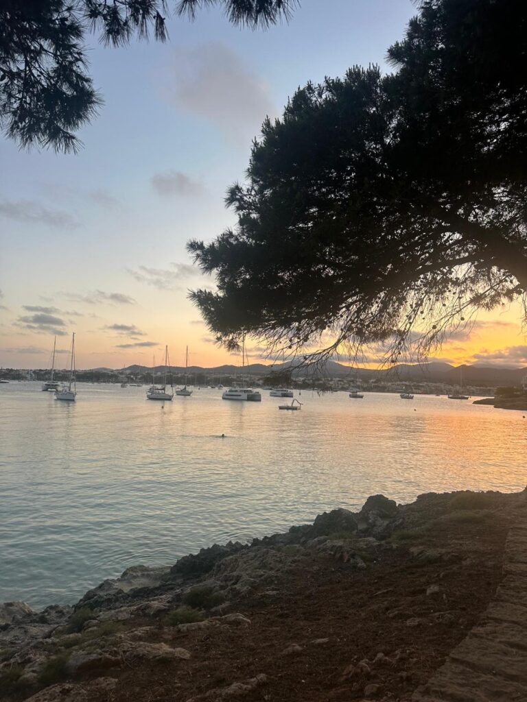 Mallorca mit Familie – ruhiger Abend am Meer
